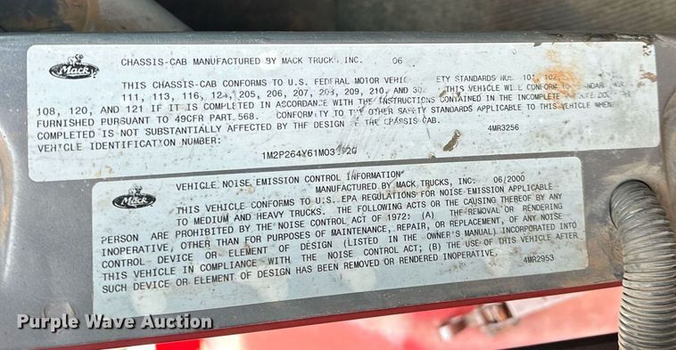 image for item ER4960 2001 Mack RD690S truck cab and chassis