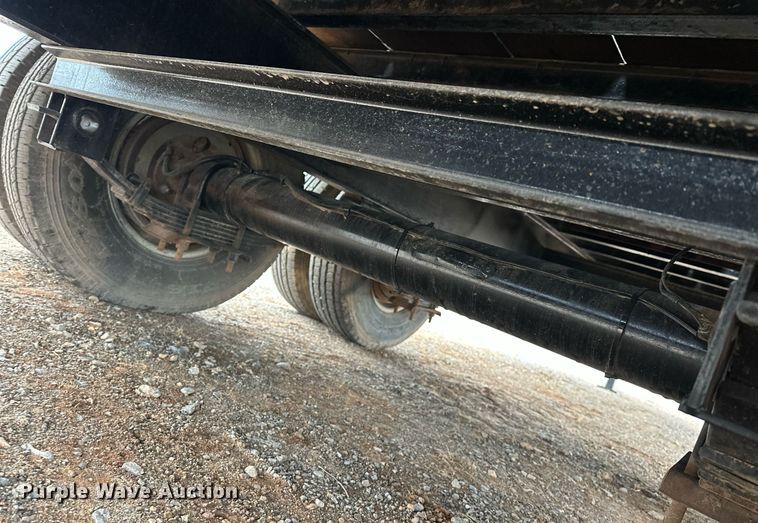 image for item ER4961 1999 National Trailer Manufacturing equipment trailer