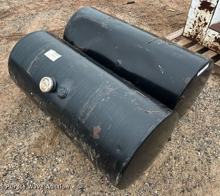 image for item ER4971 (2) 2006 Fuel Systems Inc. fuel tanks