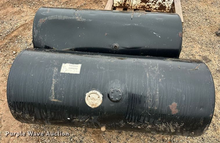 image for item ER4971 (2) 2006 Fuel Systems Inc. fuel tanks