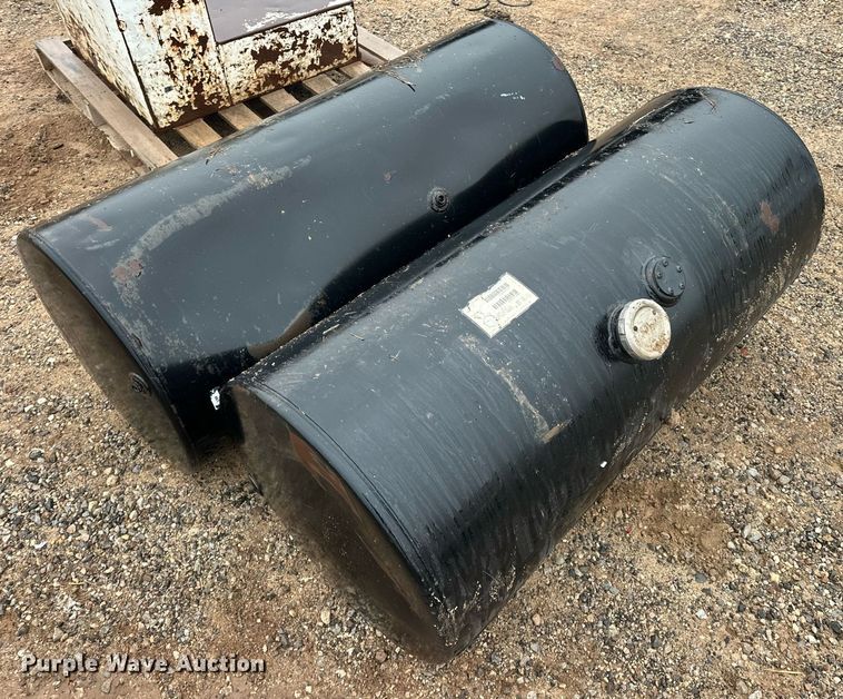 image for item ER4971 (2) 2006 Fuel Systems Inc. fuel tanks