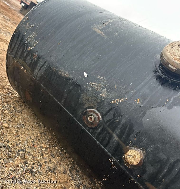 image for item ER4971 (2) 2006 Fuel Systems Inc. fuel tanks