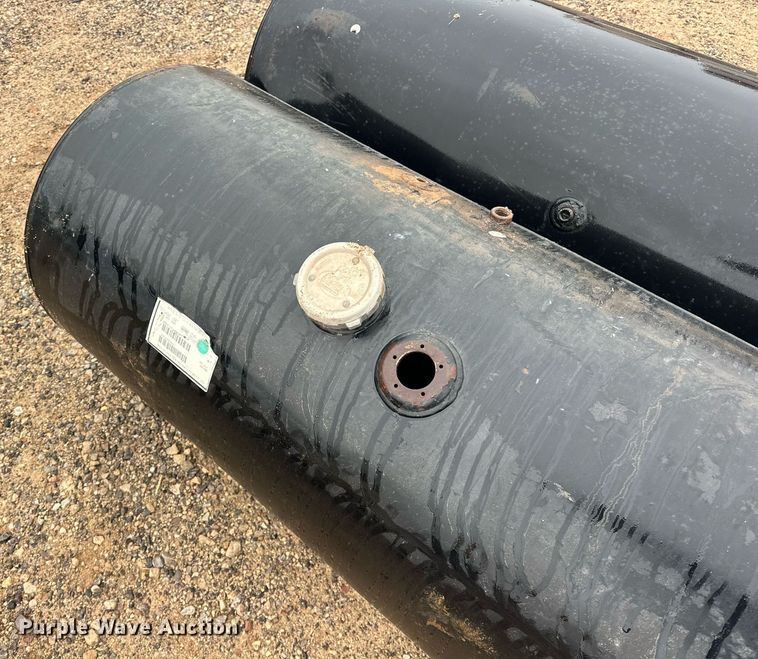 image for item ER4971 (2) 2006 Fuel Systems Inc. fuel tanks