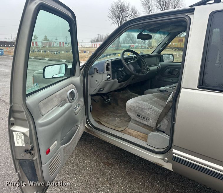 image for item ER4985 1998 Chevrolet Suburban SUV