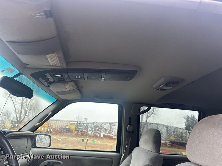 image for item ER4985 1998 Chevrolet Suburban SUV