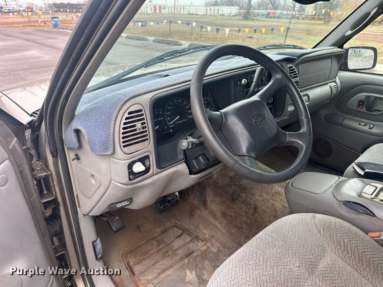 image for item ER4985 1998 Chevrolet Suburban SUV