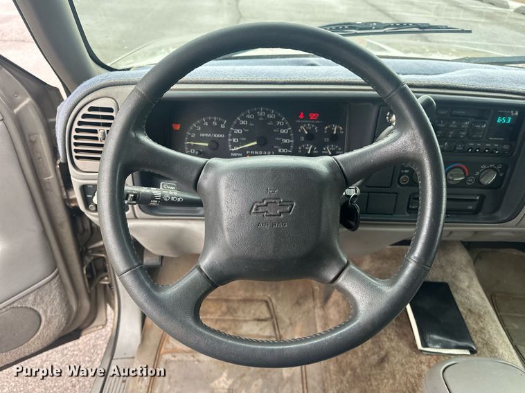 image for item ER4985 1998 Chevrolet Suburban SUV