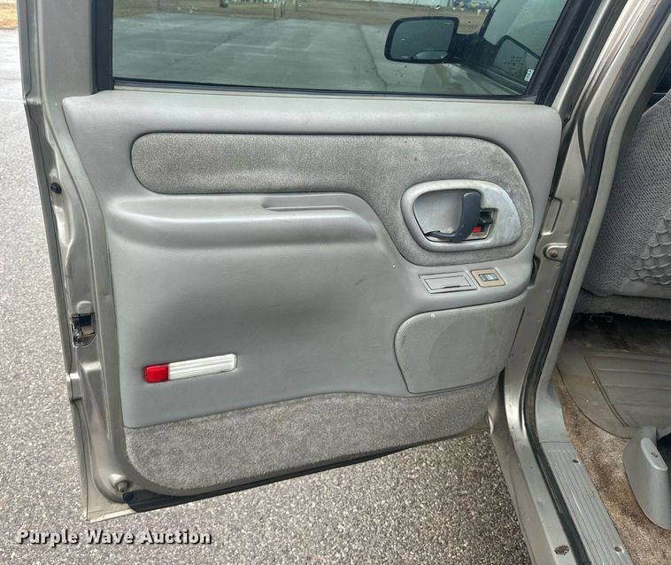 image for item ER4985 1998 Chevrolet Suburban SUV