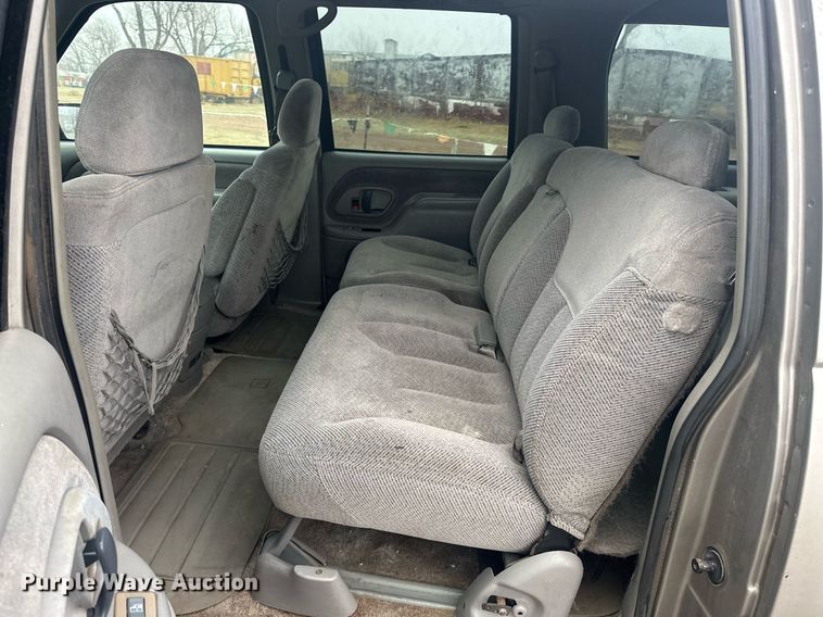 image for item ER4985 1998 Chevrolet Suburban SUV