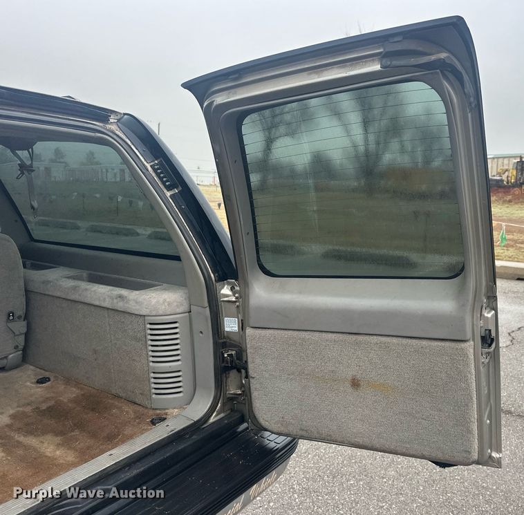 image for item ER4985 1998 Chevrolet Suburban SUV