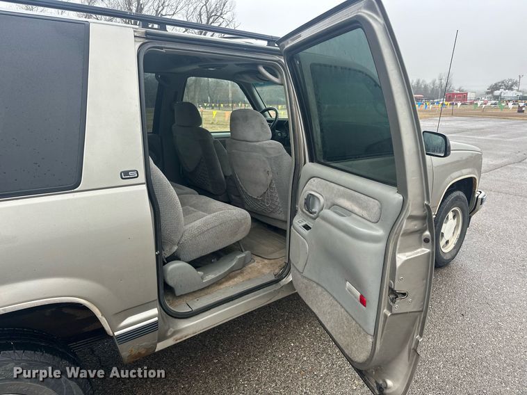 image for item ER4985 1998 Chevrolet Suburban SUV