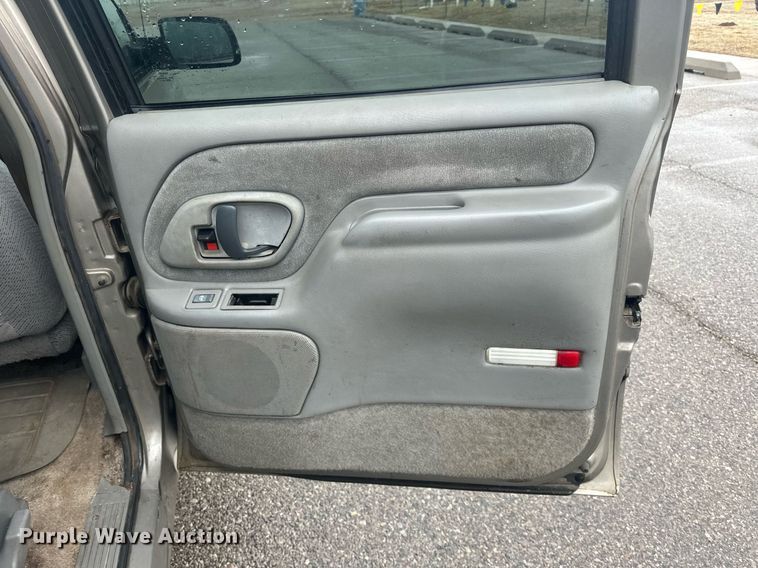 image for item ER4985 1998 Chevrolet Suburban SUV
