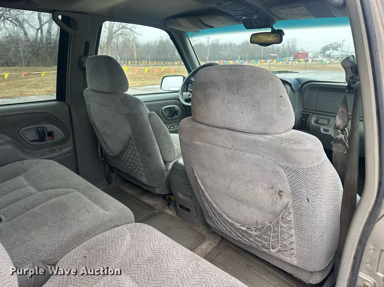 image for item ER4985 1998 Chevrolet Suburban SUV