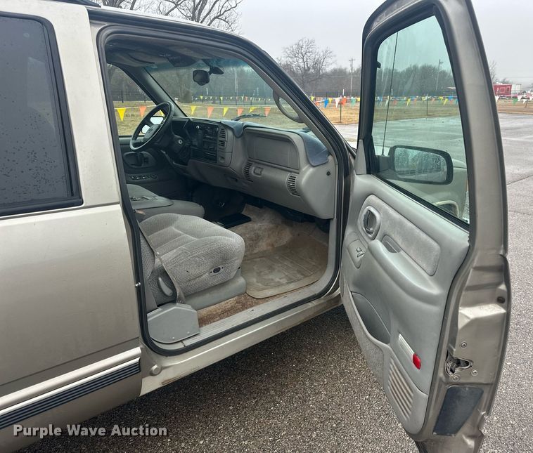 image for item ER4985 1998 Chevrolet Suburban SUV