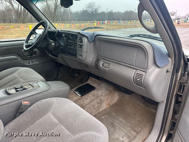 image for item ER4985 1998 Chevrolet Suburban SUV