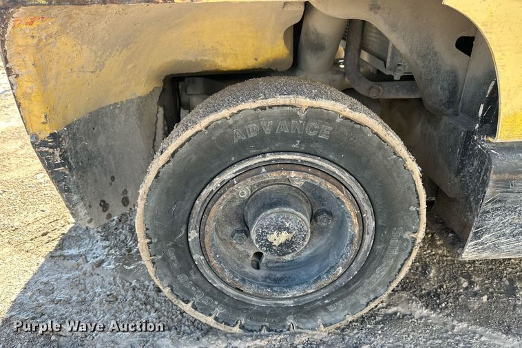 image for item ER4995 2004 Hyster H60XM forklift