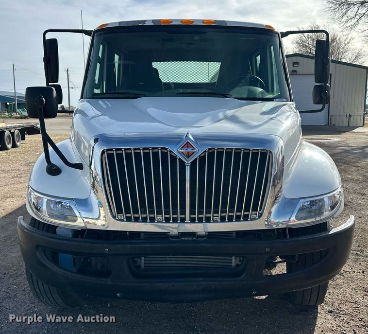 image for item ER8698 2011 International DuraStar 4300M7 flatbed truck