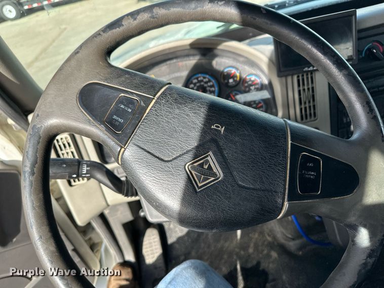 image for item ER8698 2011 International DuraStar 4300M7 flatbed truck