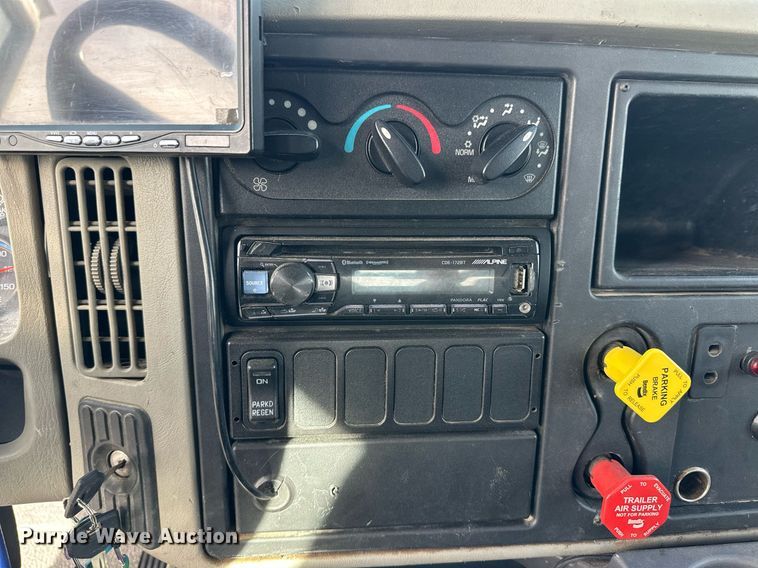 image for item ER8698 2011 International DuraStar 4300M7 flatbed truck