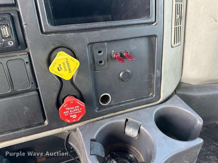 image for item ER8698 2011 International DuraStar 4300M7 flatbed truck