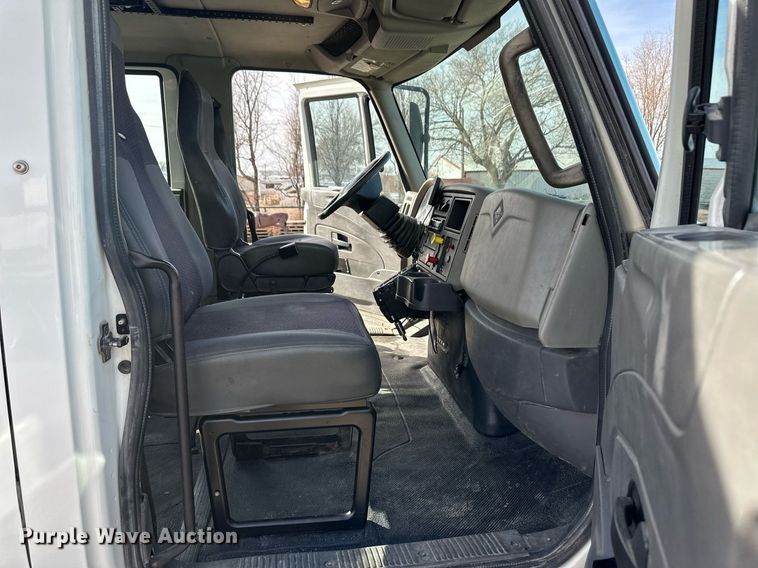 image for item ER8698 2011 International DuraStar 4300M7 flatbed truck