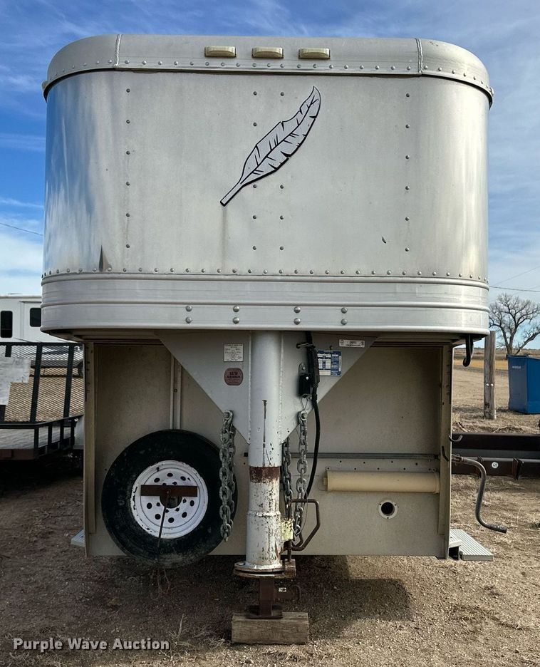 image for item ER8702 2002 Featherlite 9941 livestock trailer