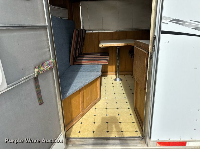 image for item ER8702 2002 Featherlite 9941 livestock trailer