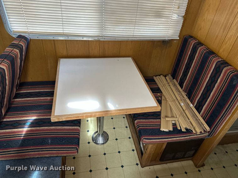 image for item ER8702 2002 Featherlite 9941 livestock trailer