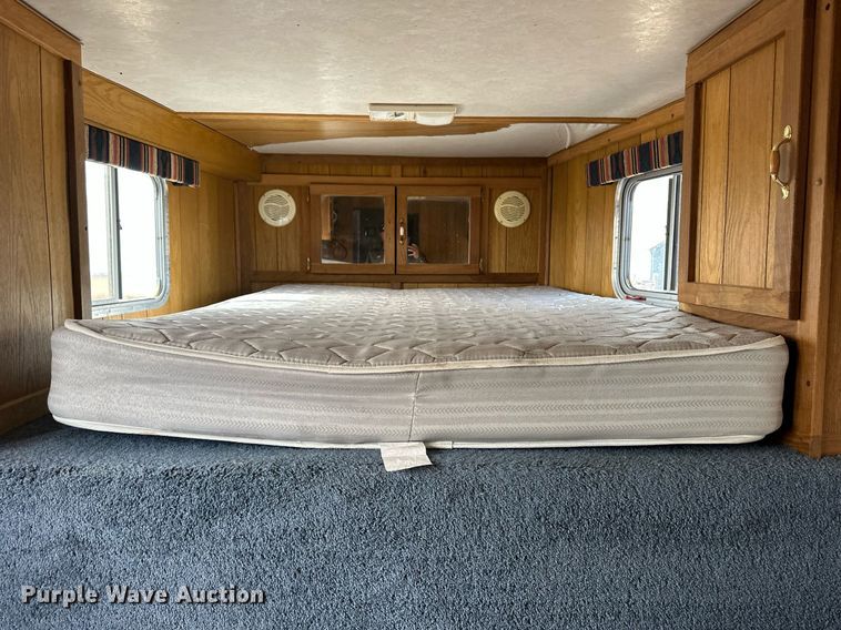 image for item ER8702 2002 Featherlite 9941 livestock trailer