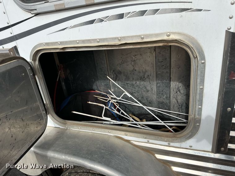 image for item ER8702 2002 Featherlite 9941 livestock trailer