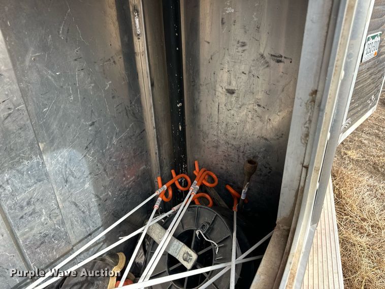 image for item ER8702 2002 Featherlite 9941 livestock trailer