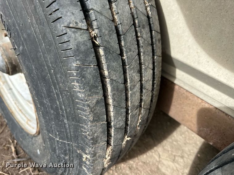 image for item ER8702 2002 Featherlite 9941 livestock trailer