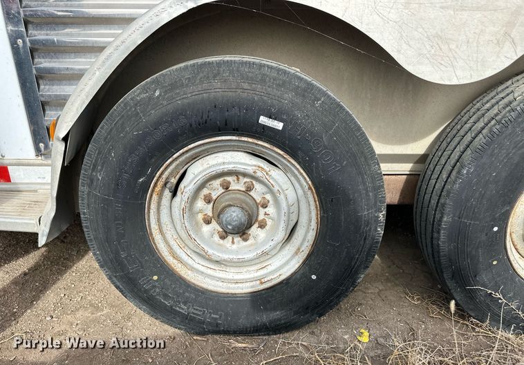 image for item ER8702 2002 Featherlite 9941 livestock trailer