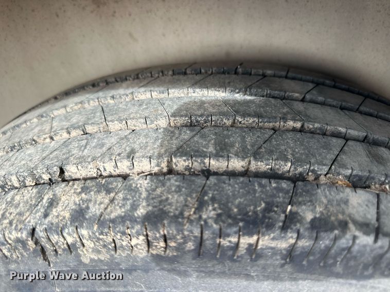 image for item ER8702 2002 Featherlite 9941 livestock trailer