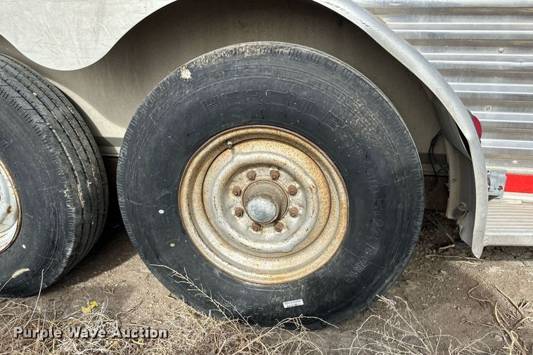 image for item ER8702 2002 Featherlite 9941 livestock trailer