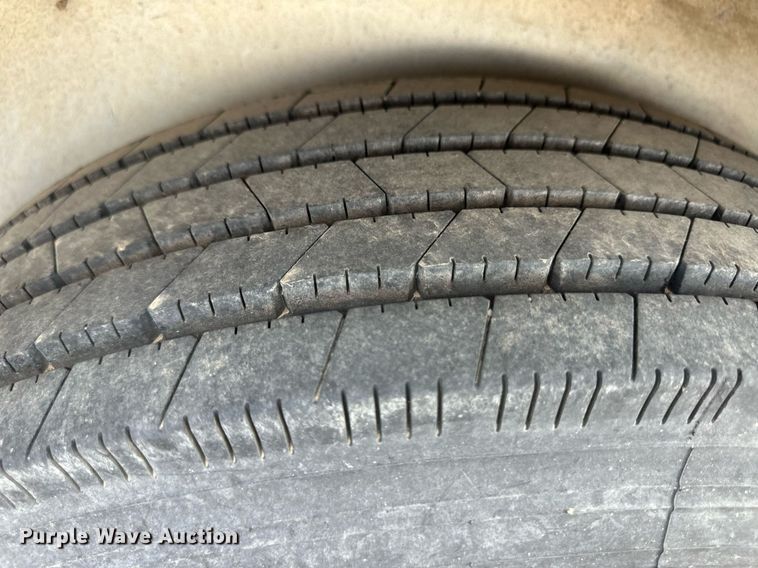 image for item ER8702 2002 Featherlite 9941 livestock trailer