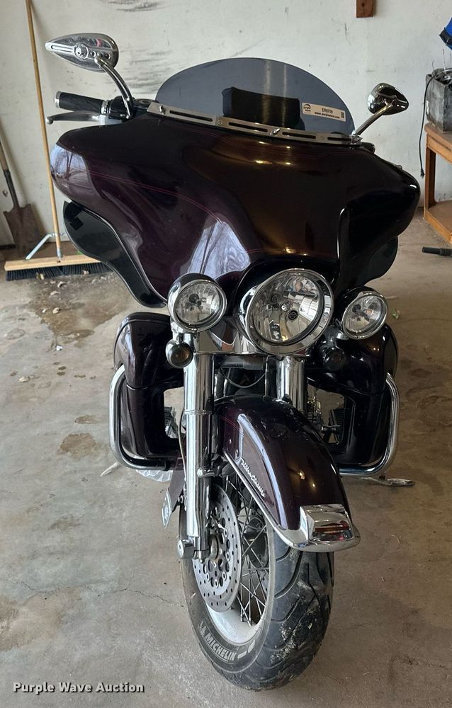 image for item ER8709 2005 Harley Davidson Electra Glide Ultra Classic motorcycle