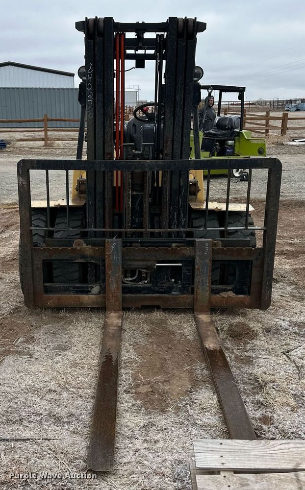 image for item ER8714 2000 Caterpillar GPL40 forklift