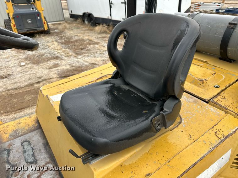 image for item ER8714 2000 Caterpillar GPL40 forklift