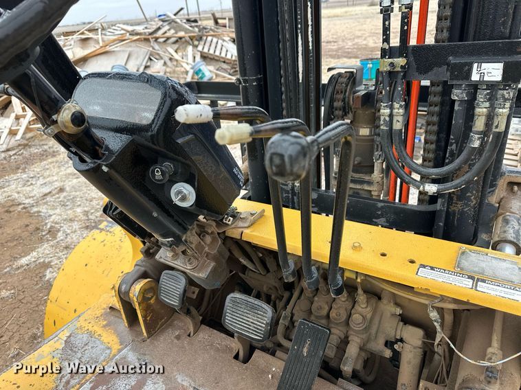 image for item ER8714 2000 Caterpillar GPL40 forklift