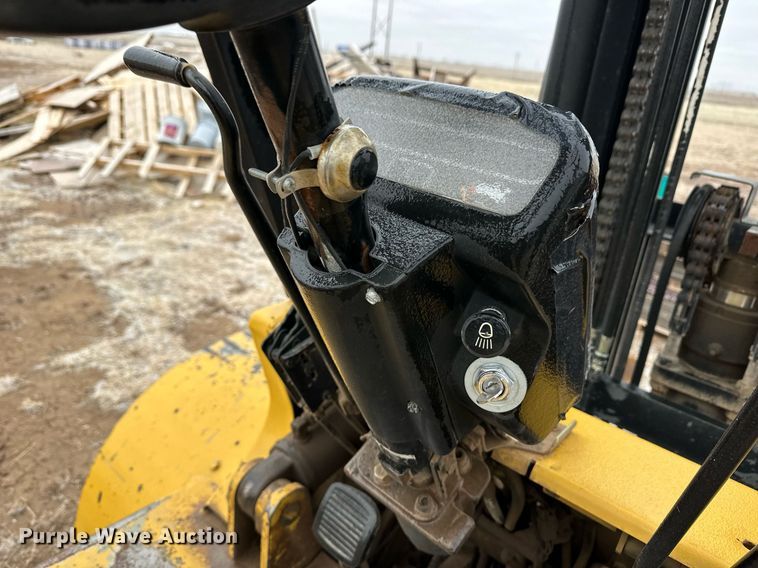 image for item ER8714 2000 Caterpillar GPL40 forklift