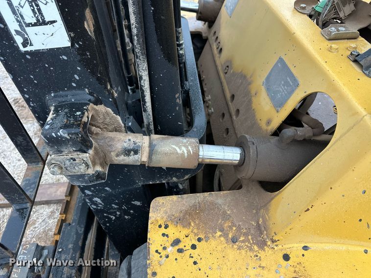 image for item ER8714 2000 Caterpillar GPL40 forklift