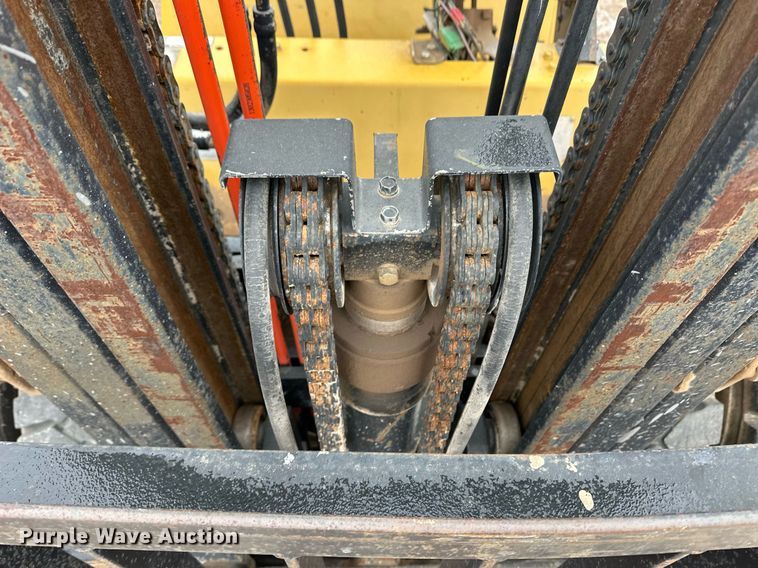 image for item ER8714 2000 Caterpillar GPL40 forklift