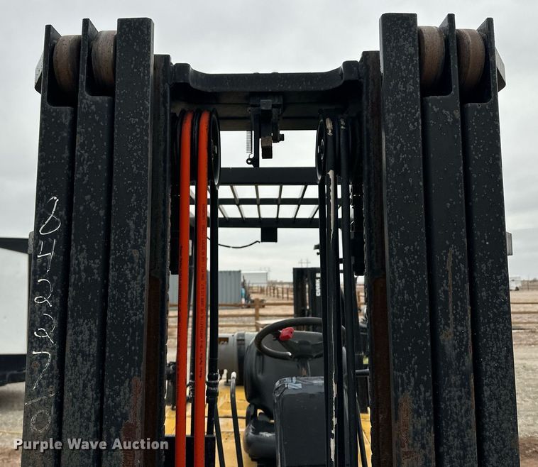 image for item ER8714 2000 Caterpillar GPL40 forklift