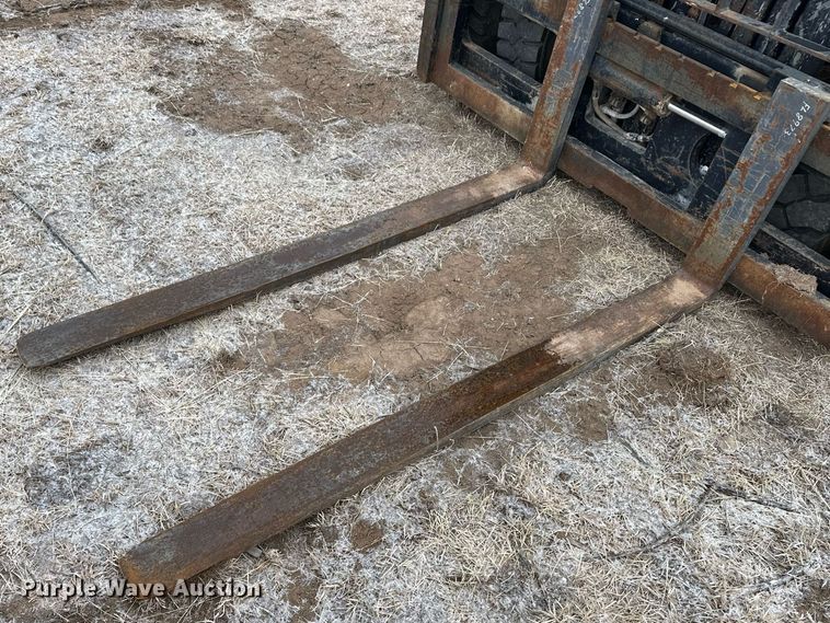 image for item ER8714 2000 Caterpillar GPL40 forklift