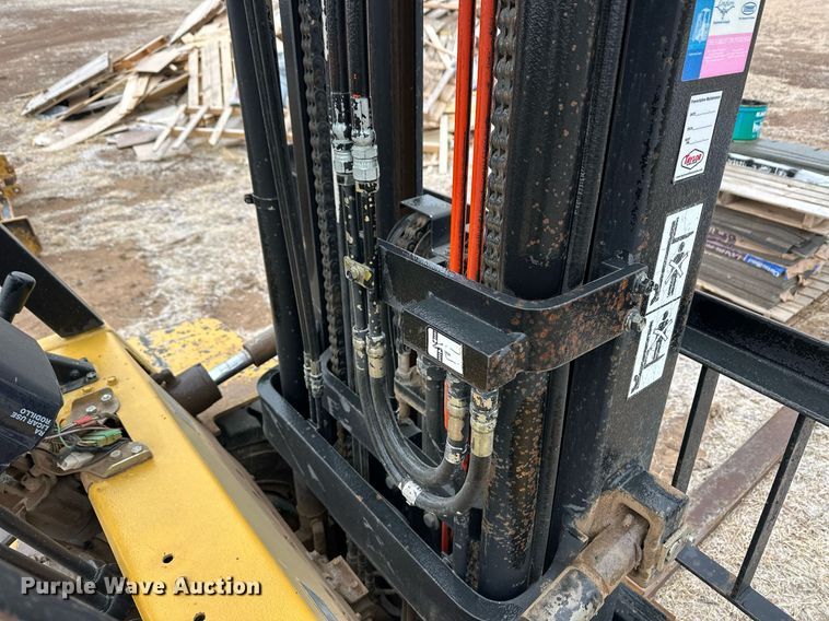 image for item ER8714 2000 Caterpillar GPL40 forklift