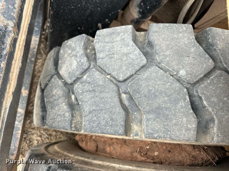 image for item ER8714 2000 Caterpillar GPL40 forklift