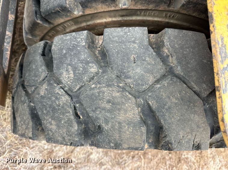 image for item ER8714 2000 Caterpillar GPL40 forklift