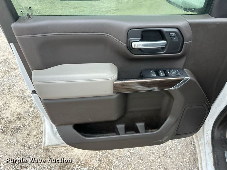 image for item ER8715 2019 Chevrolet Silverado 1500 Crew Cab pickup truck