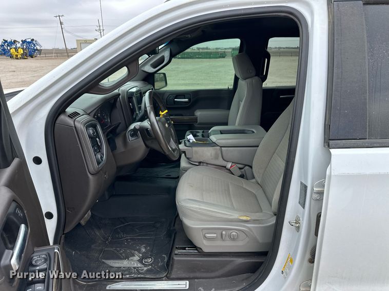 image for item ER8715 2019 Chevrolet Silverado 1500 Crew Cab pickup truck